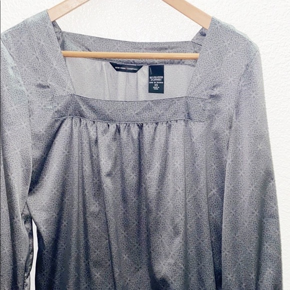 NY&Co Silver Square Neck Silky Patterned Blouse - Picture 2 of 10